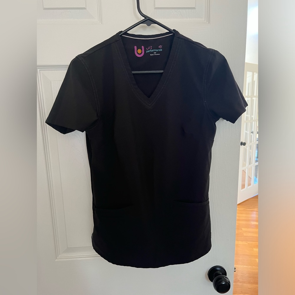 Urbane Performance Scrub Top Black
